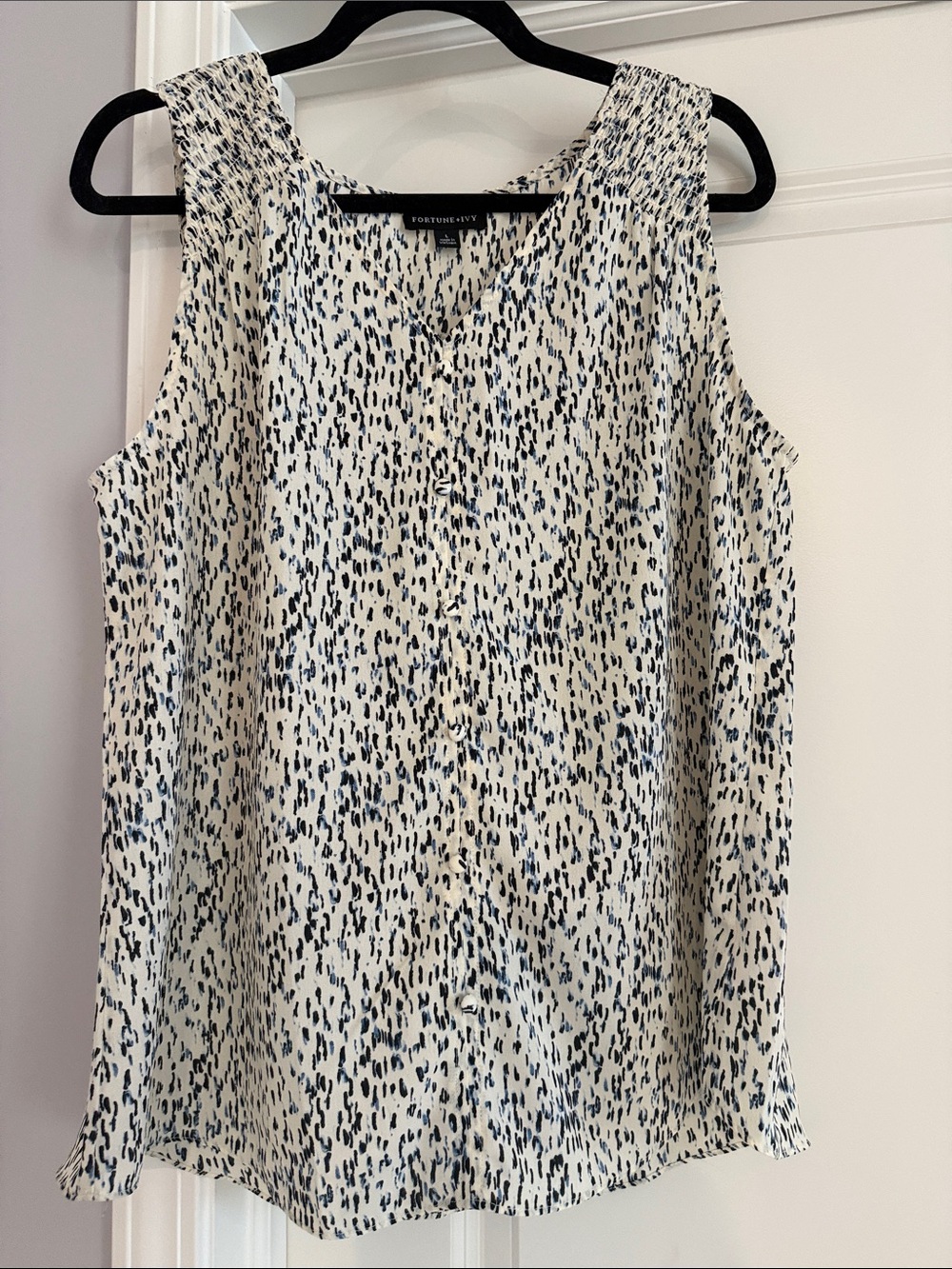 Fortune & Ivy Cream and Navy Printed Sleeveless Blouse